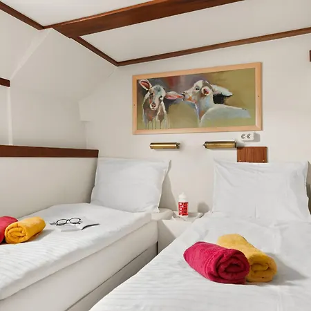 hotelboat Sarah Groningen-2